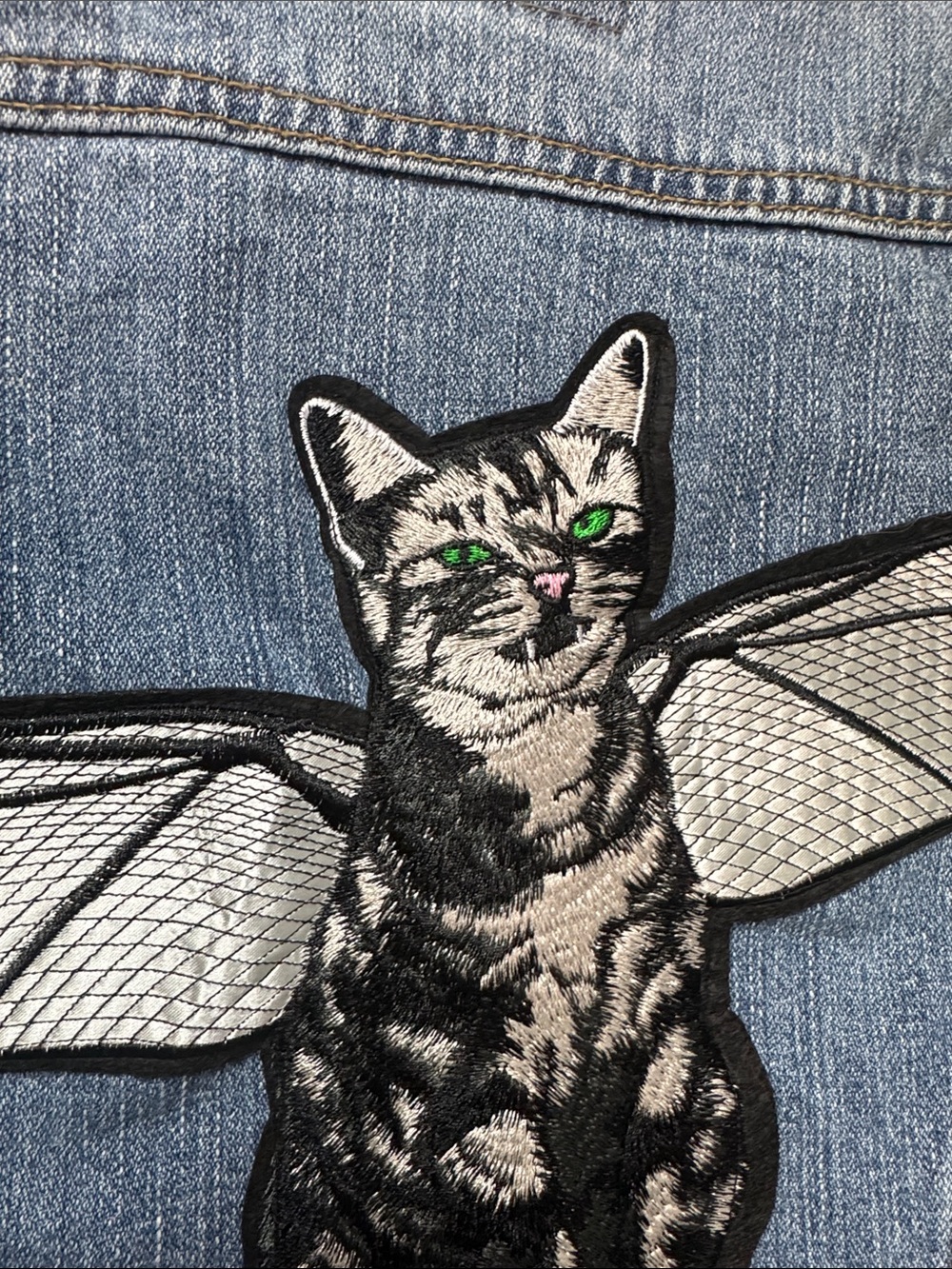 Vintage Levi's Blue Denim Jacket with Bat-Wing Tabby Cat Patch - Picture 9 of 11